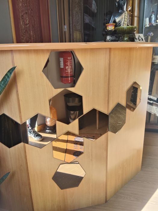 Balcão de recepção usado em bom estado