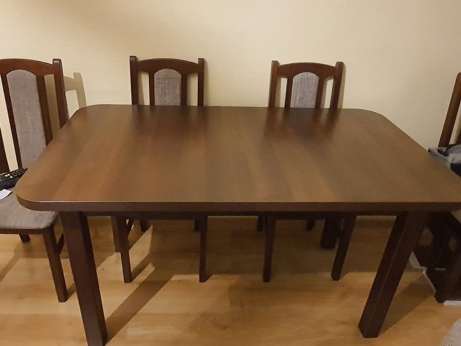 Stół rozkładany duży z 6 krzesłami sprzedam