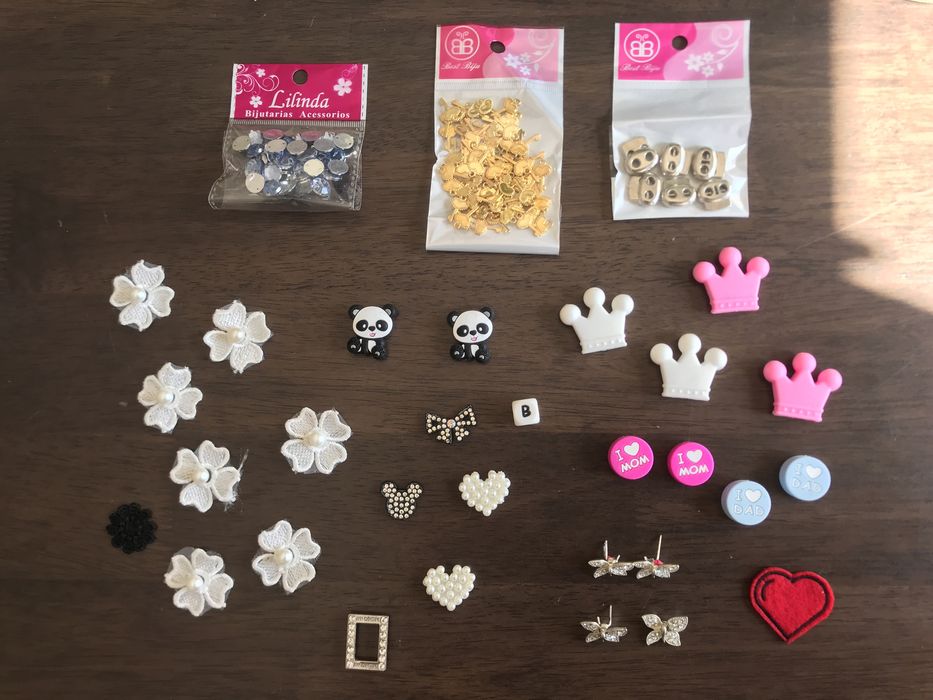 Vários artigos de retrosaria, costura e bijuteria