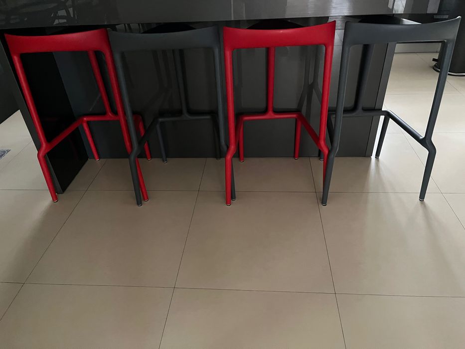 4 włoskie , luksusowe Hokery