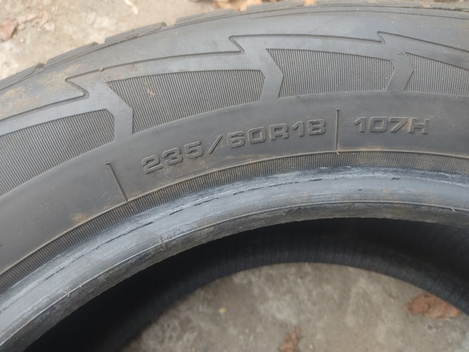 Резина б/у 4 покрышки r18
