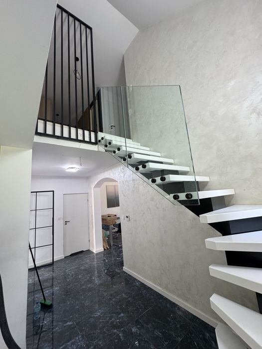 Schody premium, szklane balustrady