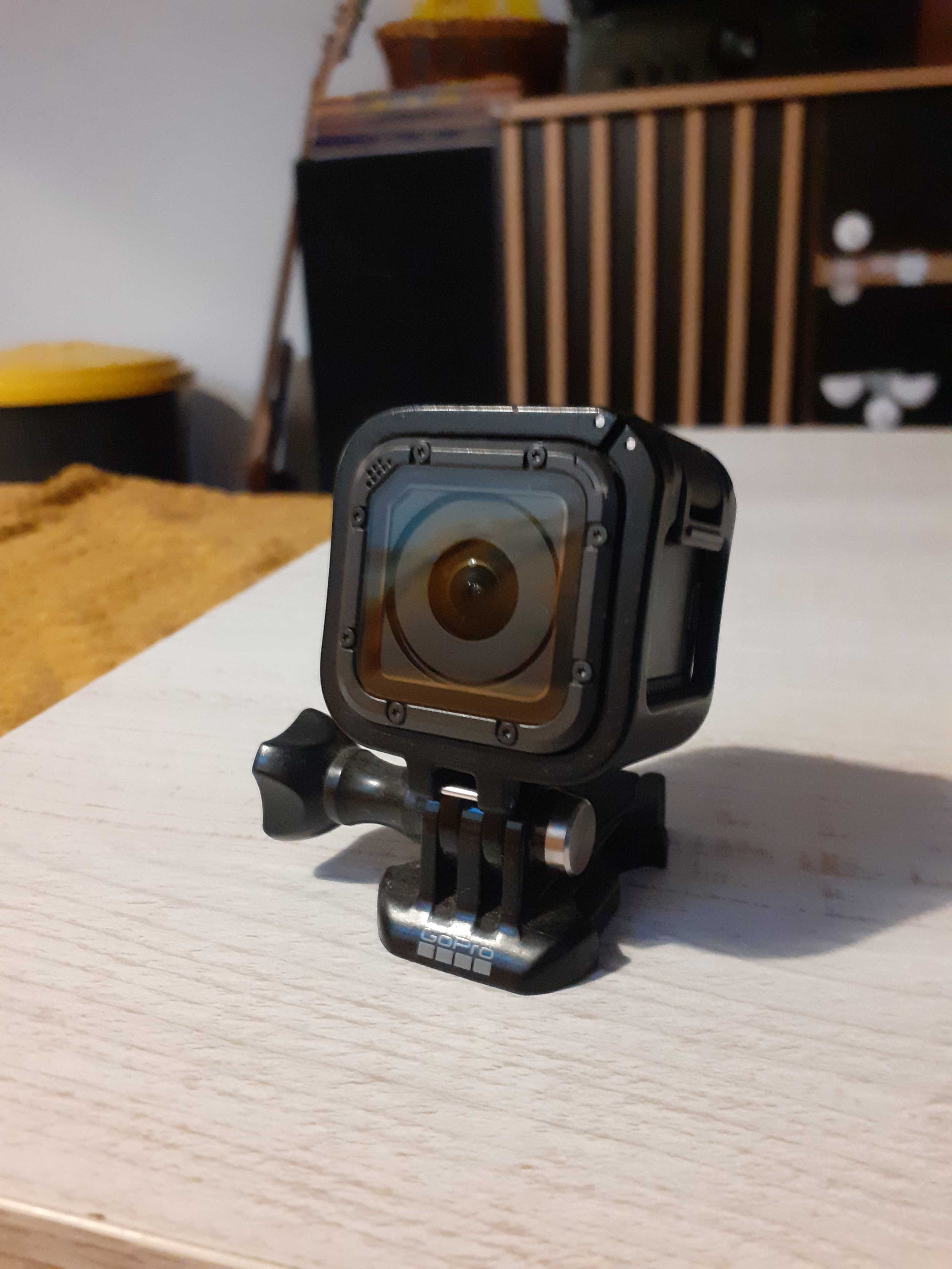 Go pro 5 session + chernest na klatke piersiowa ( mocowanie )