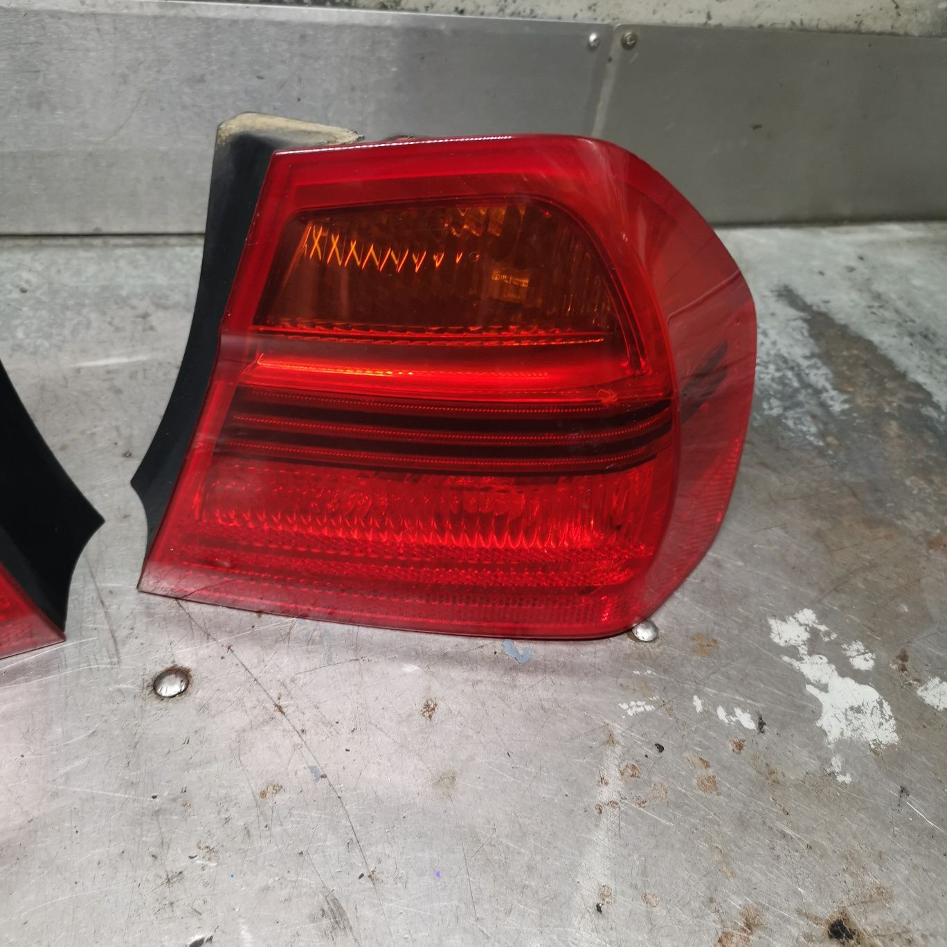 BMW E90 przed lift lampy tył komplet