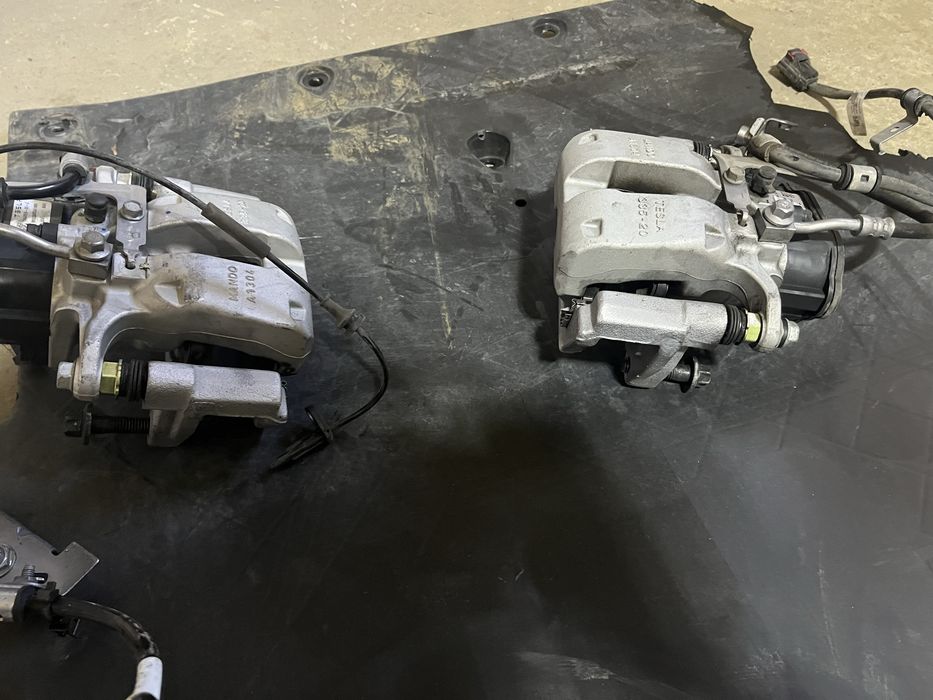 Супорт задній tesla m3