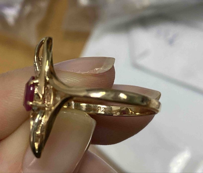 Золотое колечко с рубином