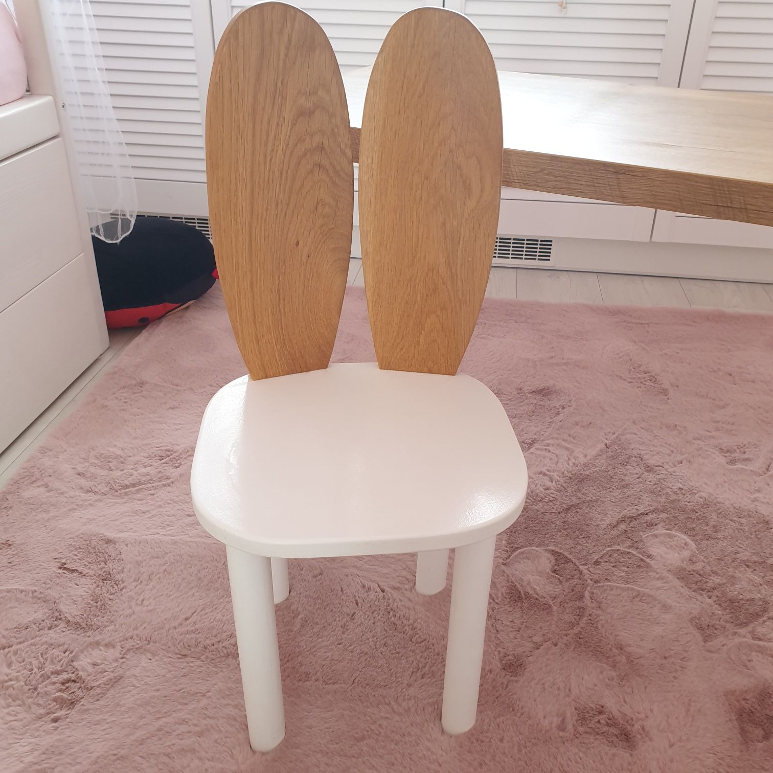 Stolik i krzesełko z uszami