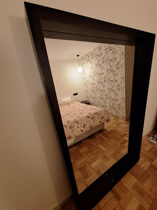 Espelho grande com moldura