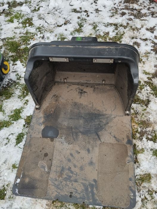 3 roboty koszące kosiarka automatyczna John Deere Tango E5