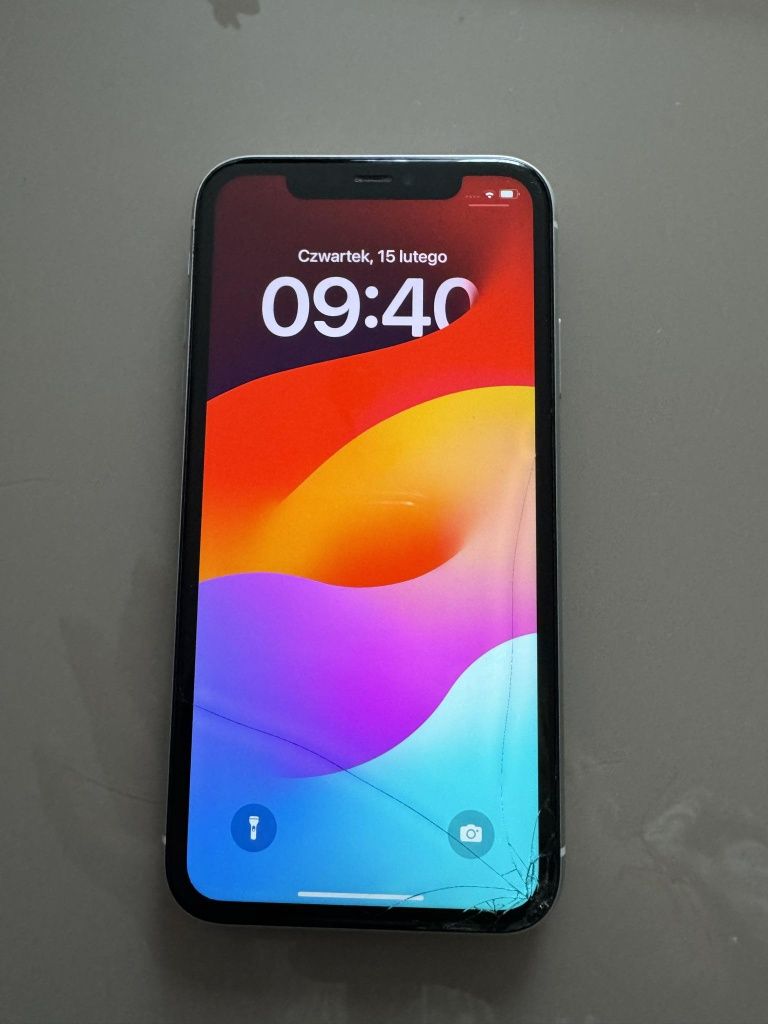 Iphone 11 w kolorze białym