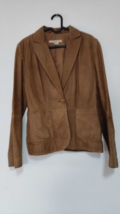 Blazers e blusões em tecido e em pele