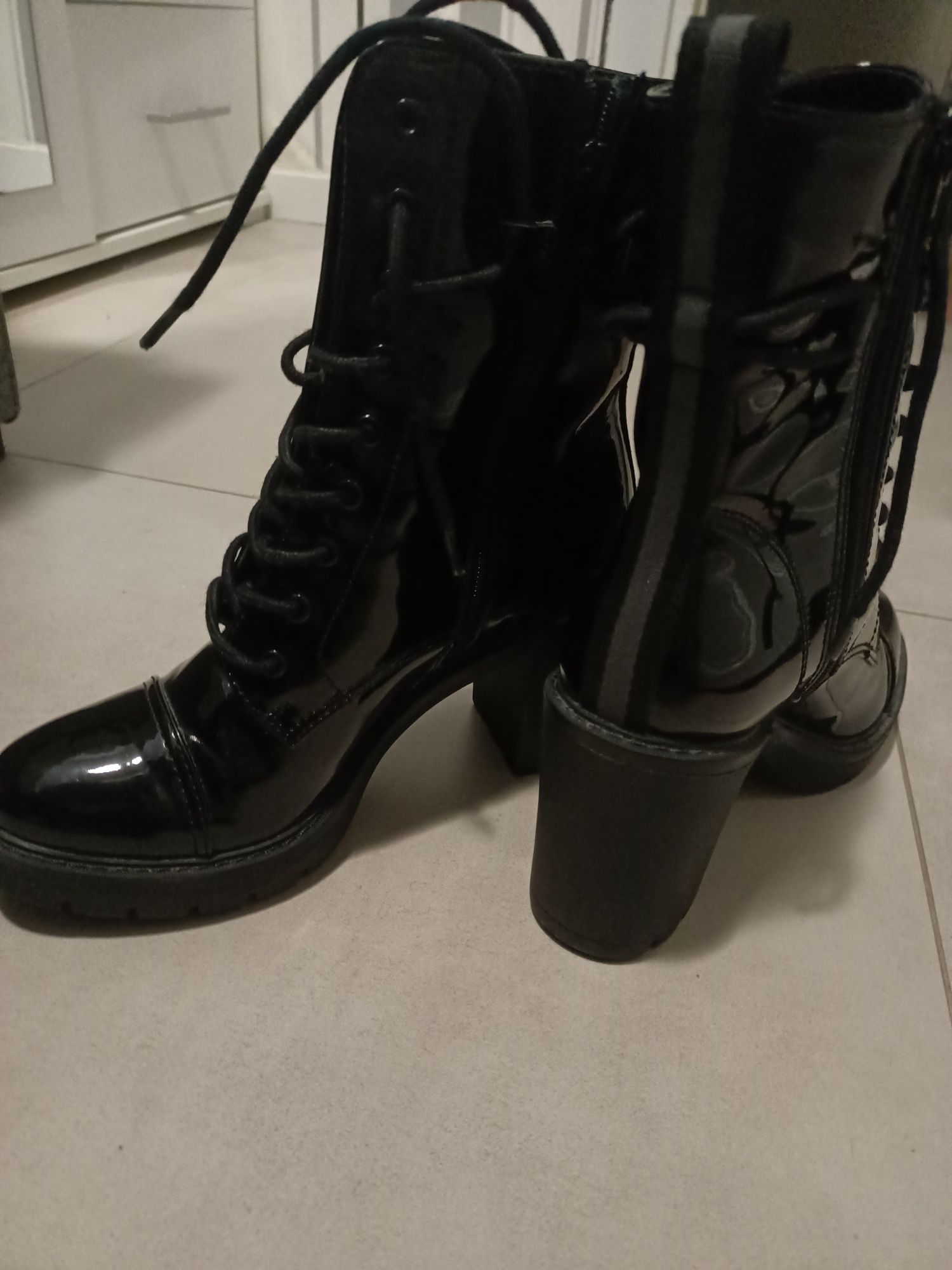 Buty damskie lakierowane,nowe bez metki sznurowane z przodu, bardzo wy