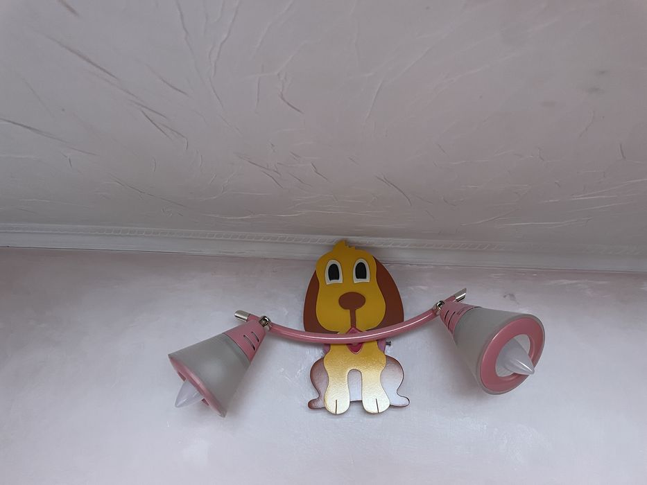 Люстра настінна для дитячоі кімнати