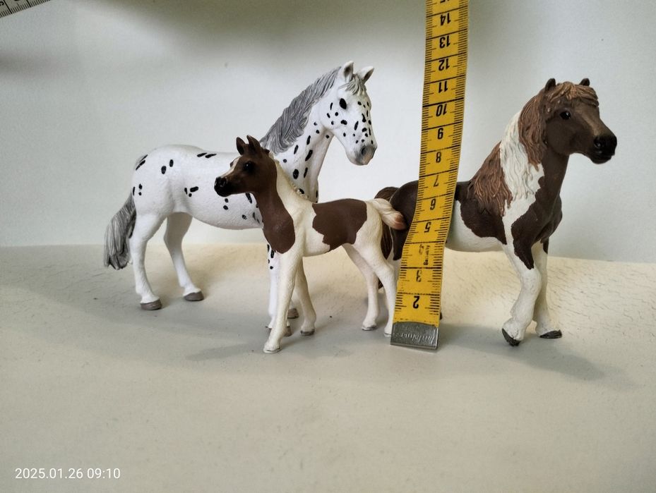 Konie koniki firmy schleich.