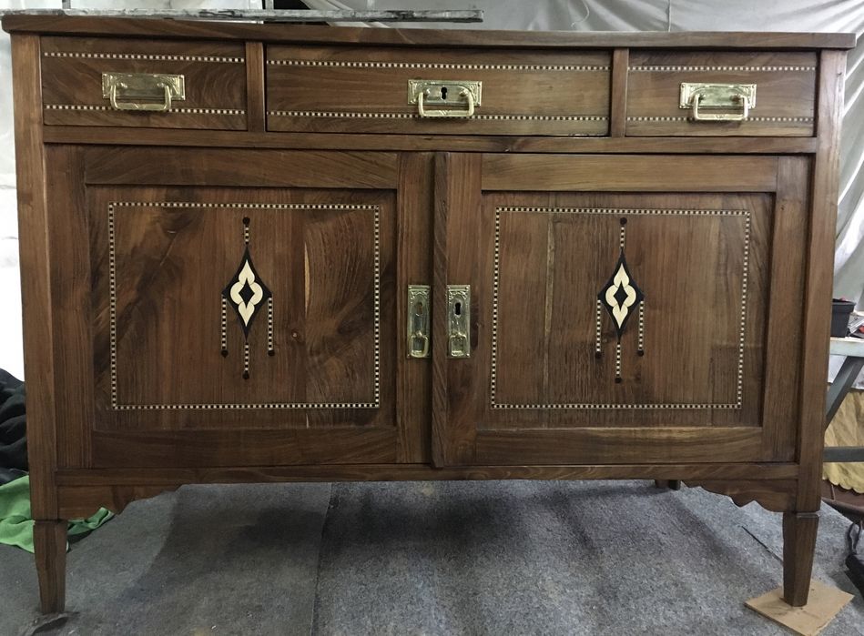 Reparação e restauro de mobiliario.