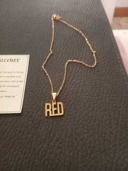 Colar Taylor Swift dourado - Red