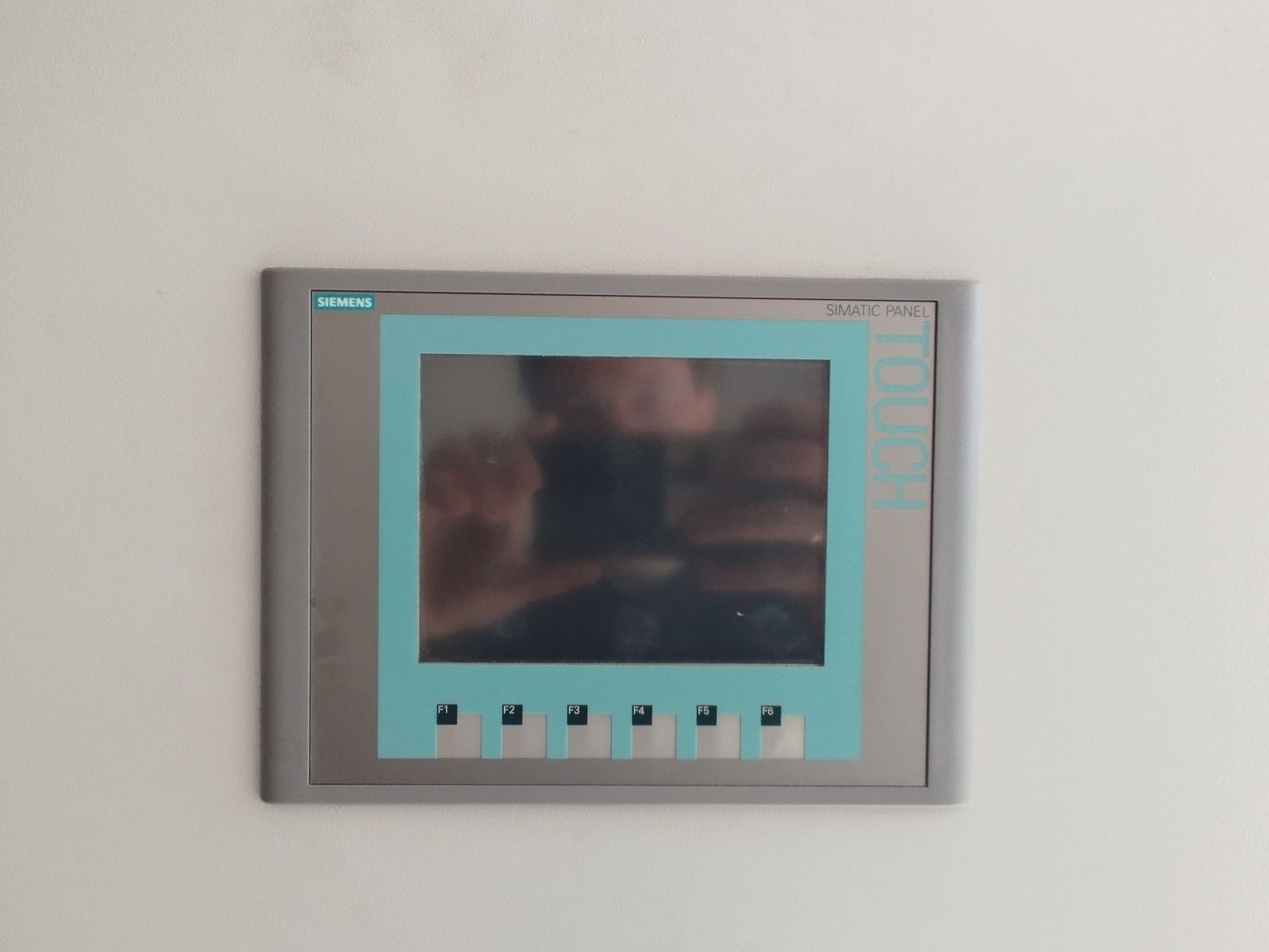 Panel HMI SIEMENS KTP600 Color 6AV6647-0AD11-3AX0