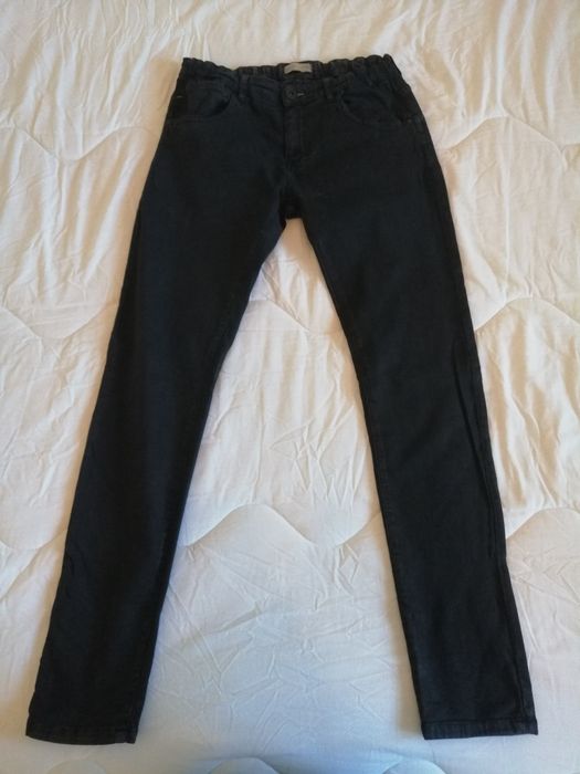 Calças pretas rapaz