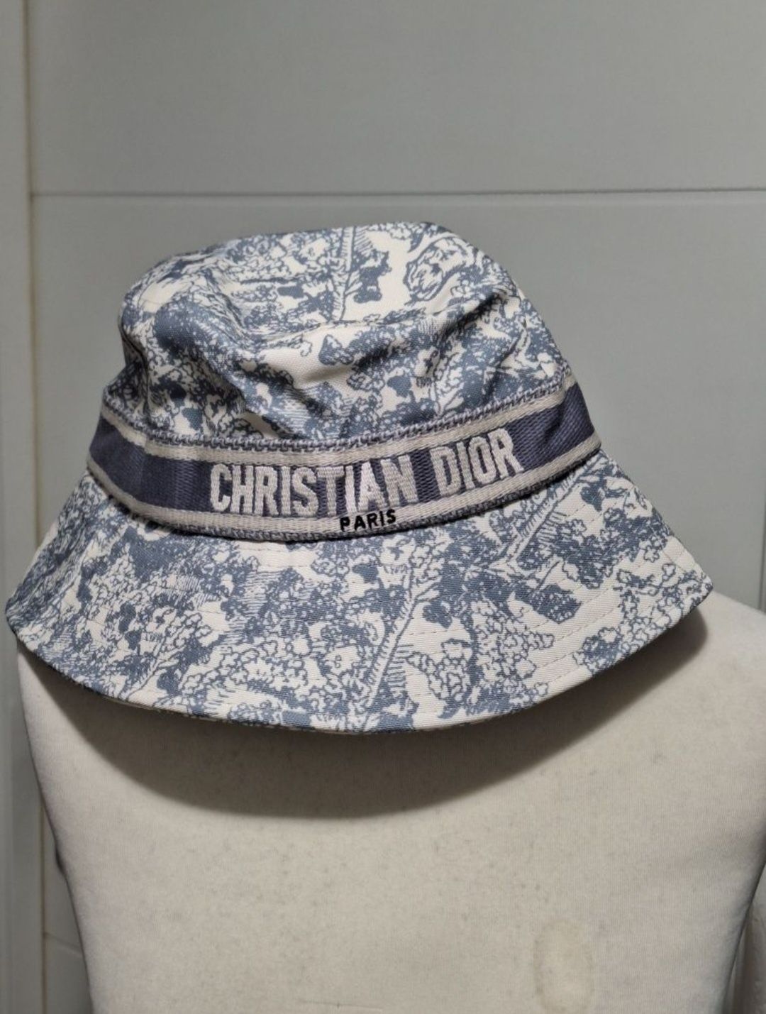 Christian  Dior  bucket