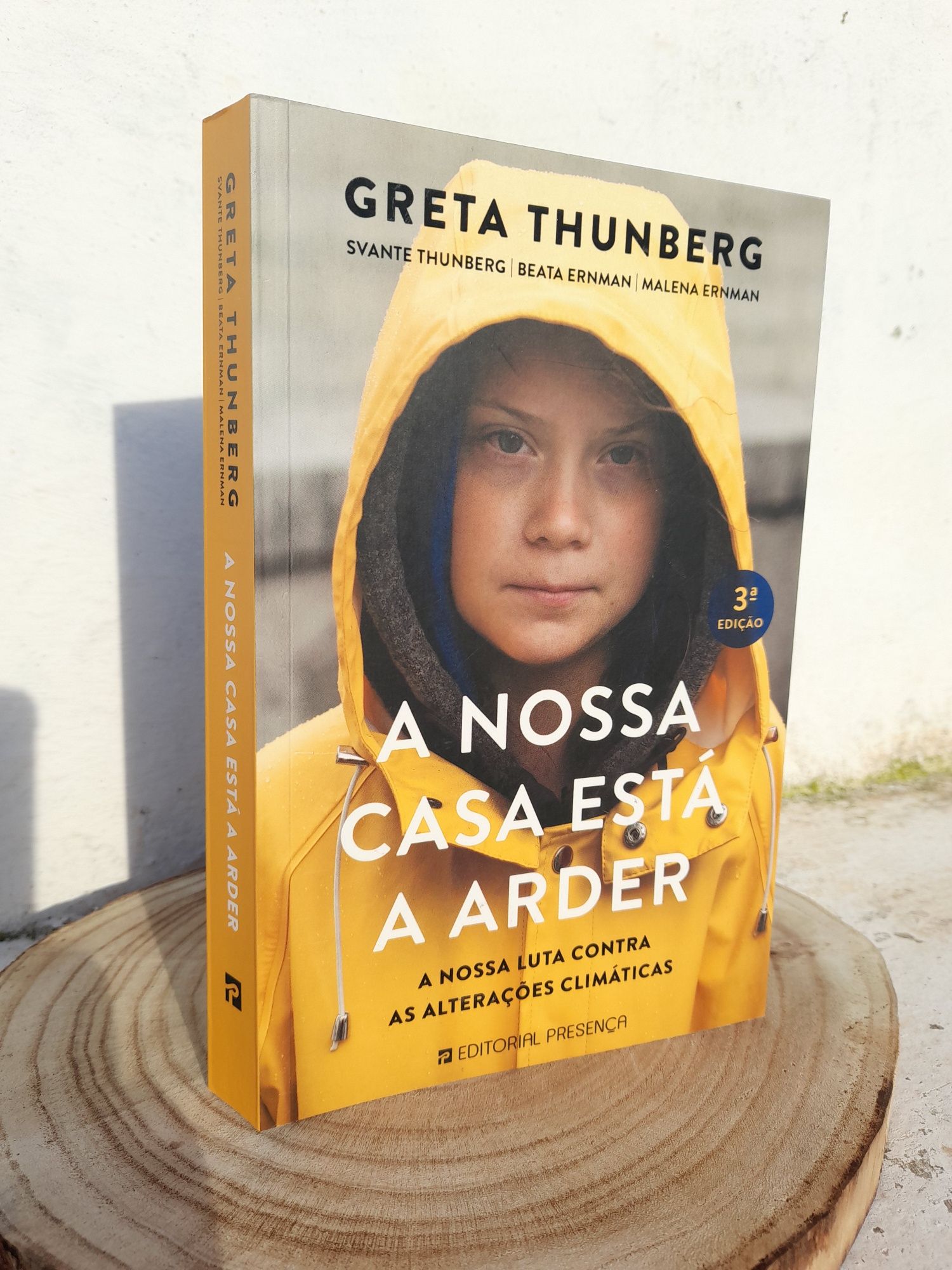 Livro "A nossa casa está a arder" de Greta Thunberg