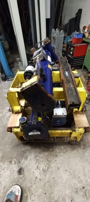 Podnośnik kanałowy osiowy BLITZ 14t hydrauliczny pneumatyczny