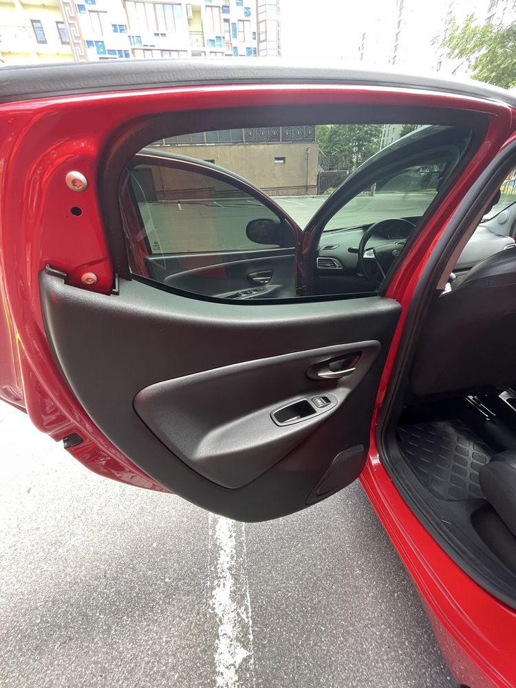 Продам Lancia ypsilon 2012 р.в. 0,9 biturbo