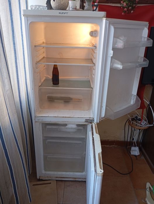 Vendo este frigorífico muito bom estado a trabalhar muito bem