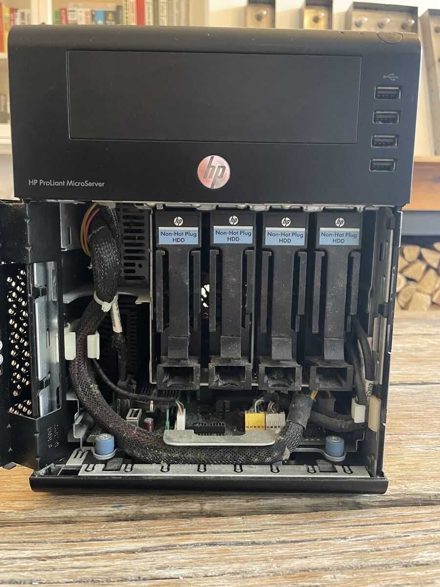 Servidor HP Microserver Gen7 N54L
