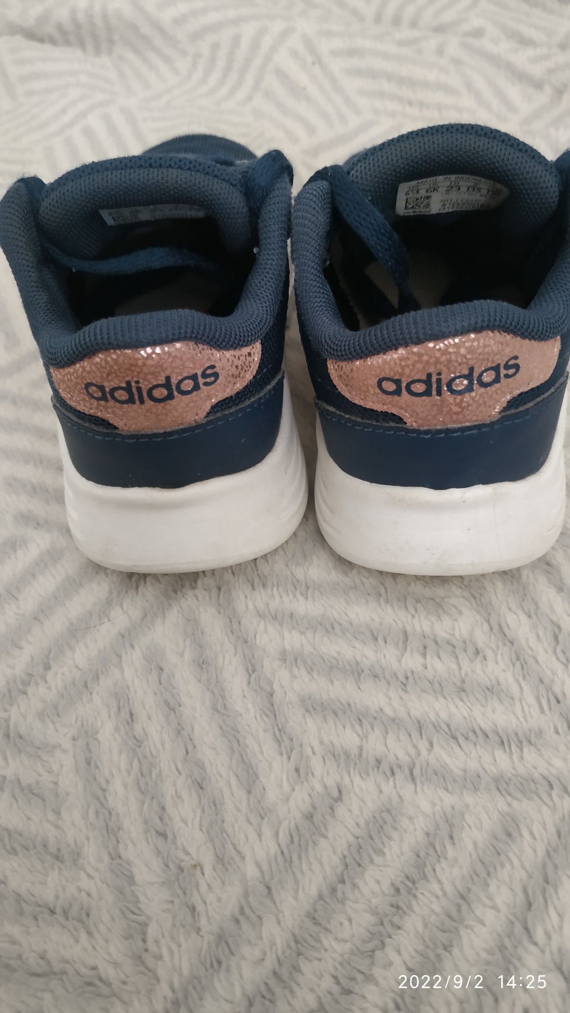 Buty adidas 23 dziewczęce na jesień wiosnę