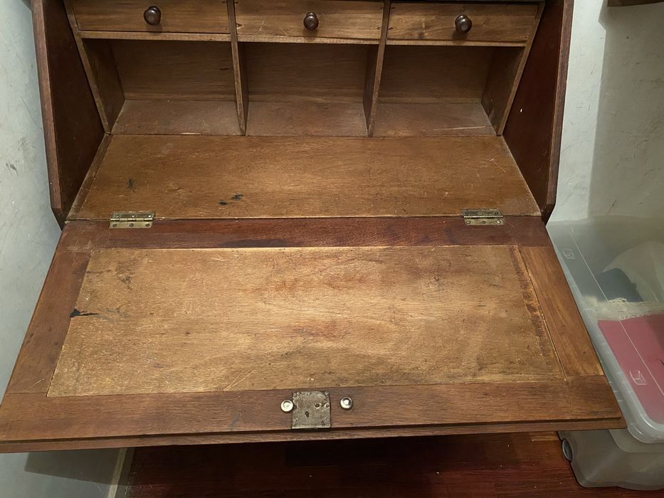 Escrivaninha de madeira maciça