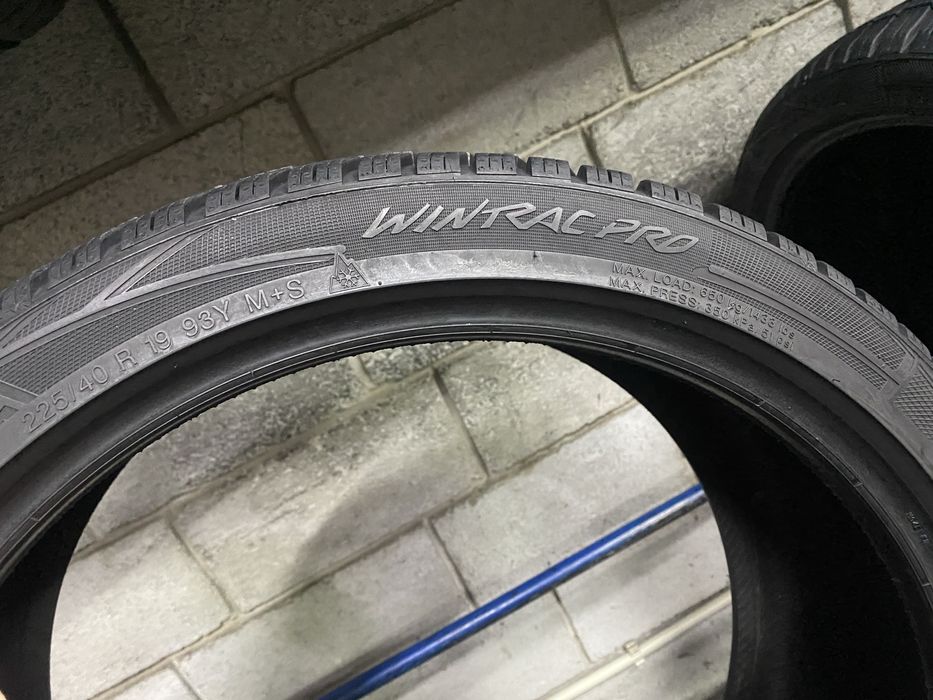 Різноширокі шини 225/40R19 i 255/35R19 VREDESTEIN
