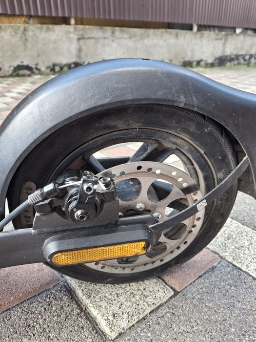 Електросамокат найн бот