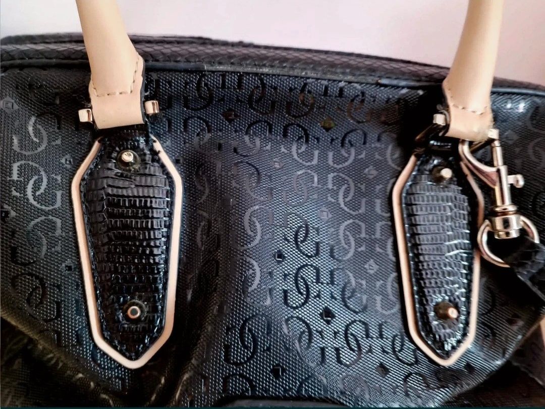 Modna Torebka Guess Czarna ,Shopper