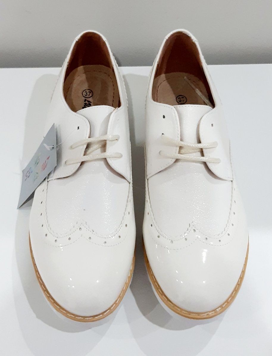 Rozmiar 37 | Stan nowy | Stylowe białe półbuty Lucky Shoes