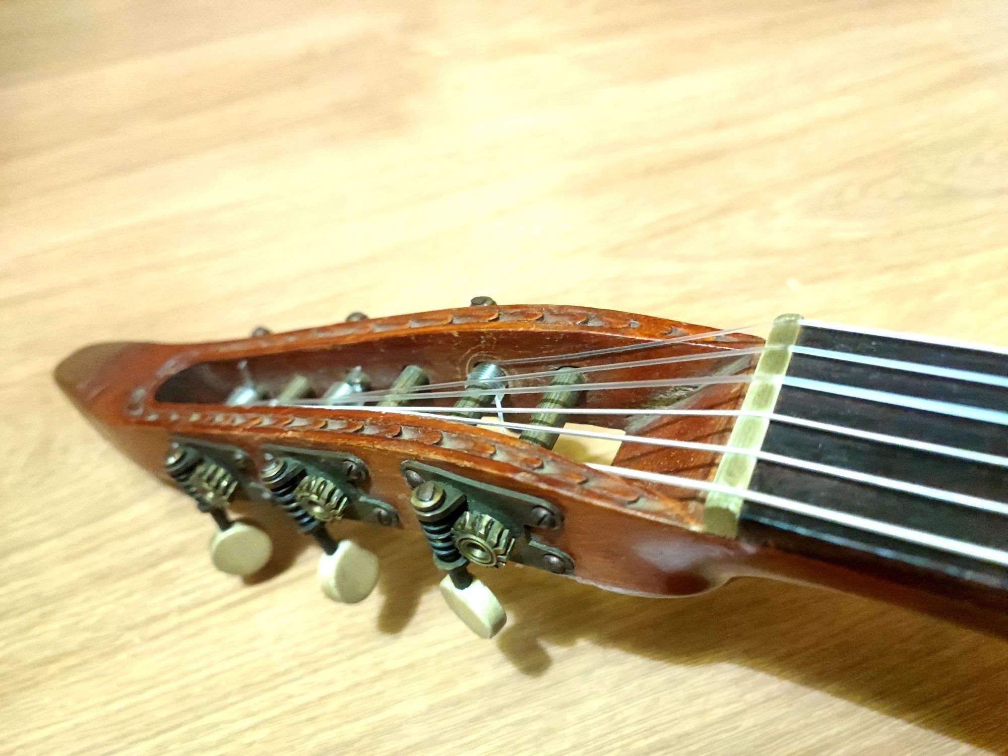 Guitarra Alaude Alema