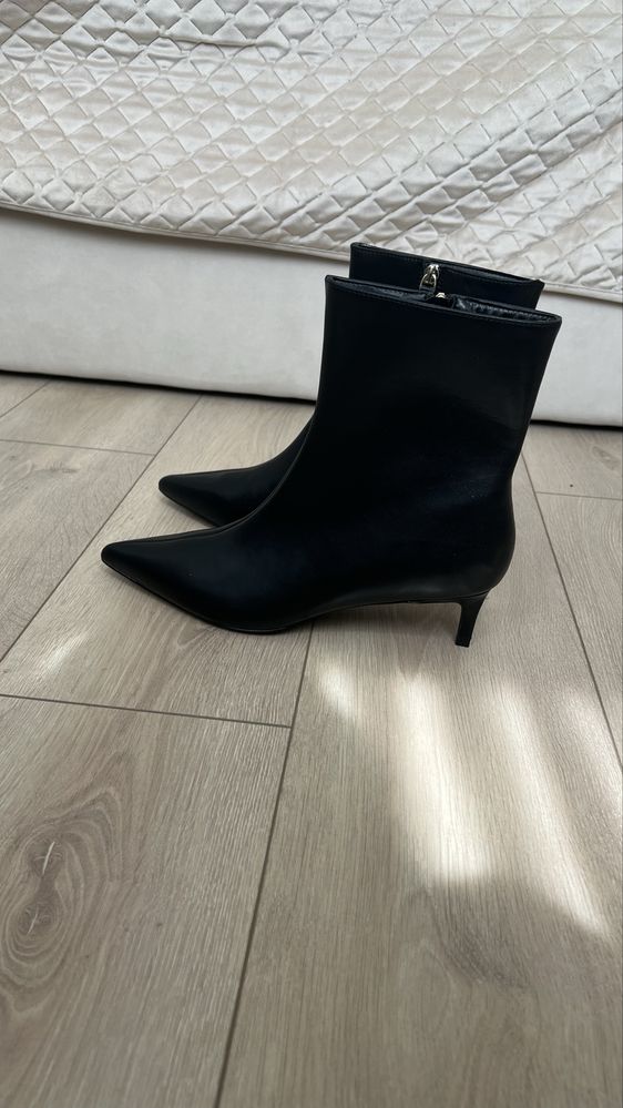 Шкіряні чобітки Reserved 42 р., kitten heels