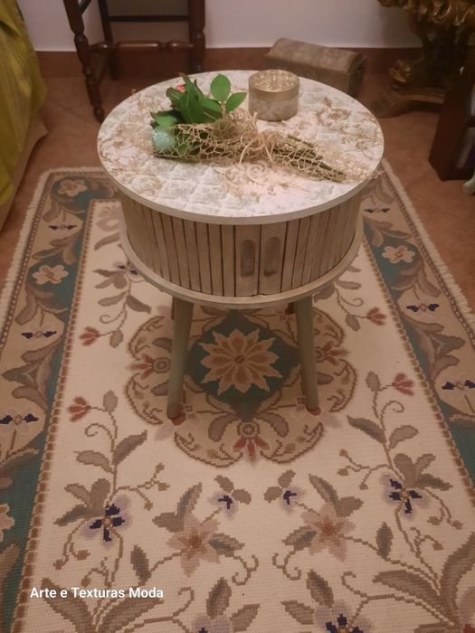 Mesa de apoio, restauraurada de novo