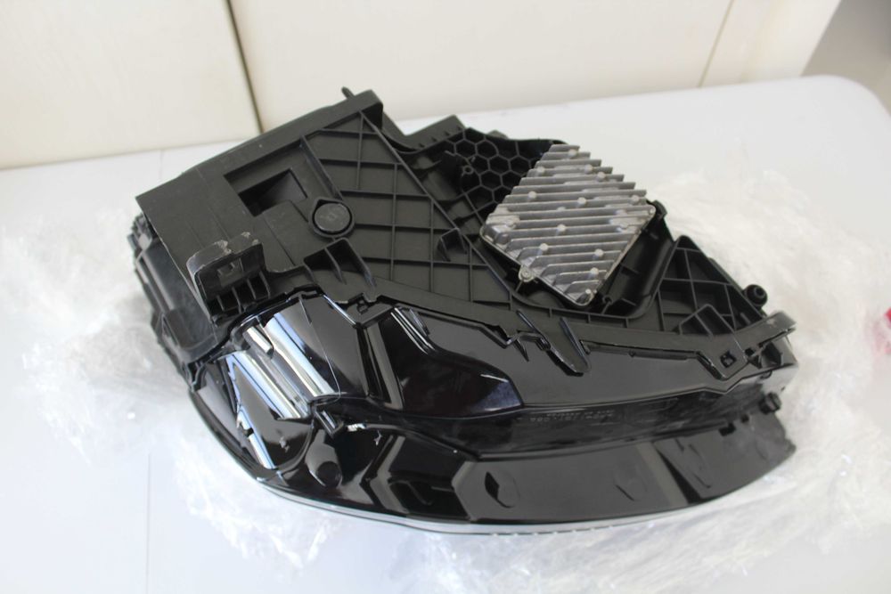 Farol Dianteiro Esquerdo Full LED Audi RS Q3 (F3) (2019–2023) – OEM