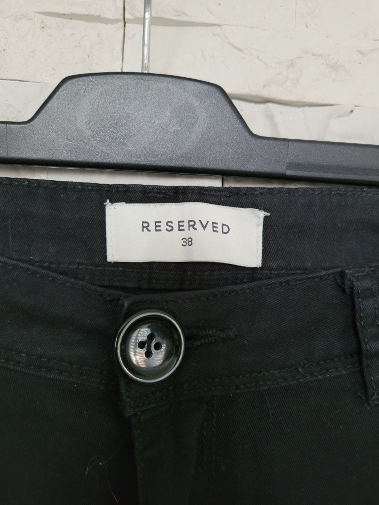 Czarne spodnie jeansy niski stan szerokie nogawki Reserved M/L bawełna