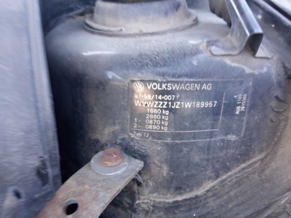 VW Golf IV 1.6 AUS *na części*