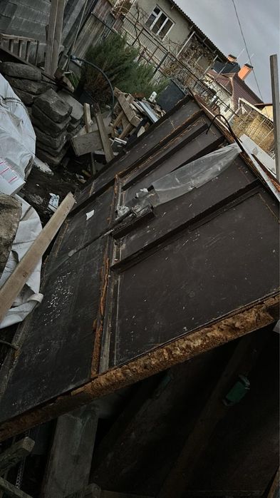 Двері на будівництво