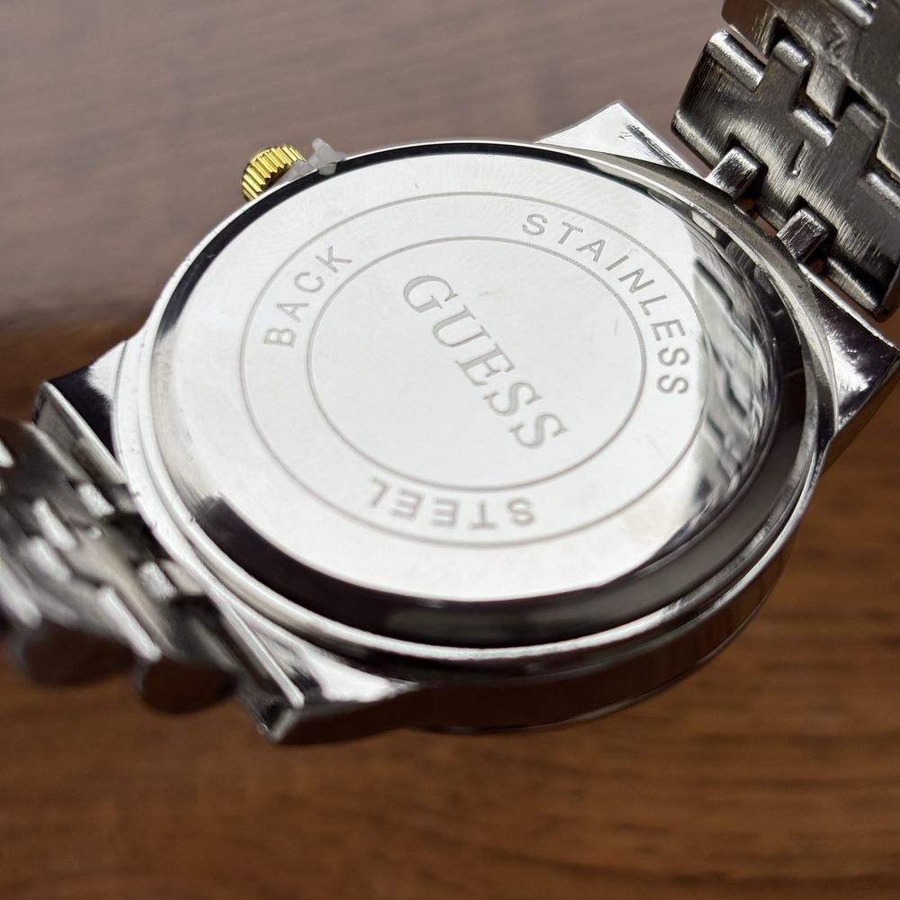 Жіночий годинник Guess на браслеті комбінованого кольору з датою