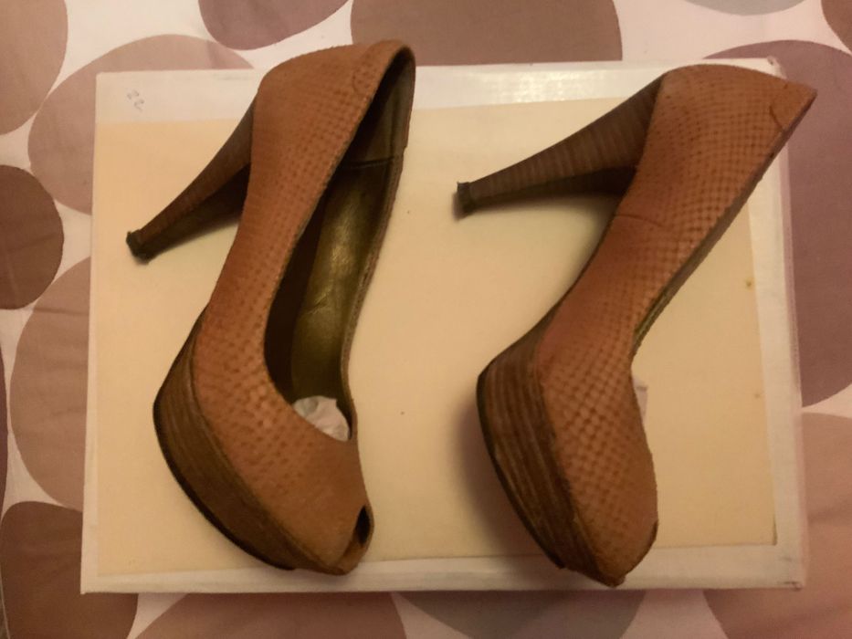 Sapatos salto alto 35