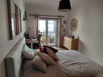 Alugo suite (quarto e casa de banho privada) a senhora