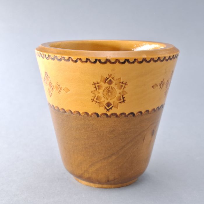 lata 60/70-te piękny drewniany pojemnik kubek cepelia