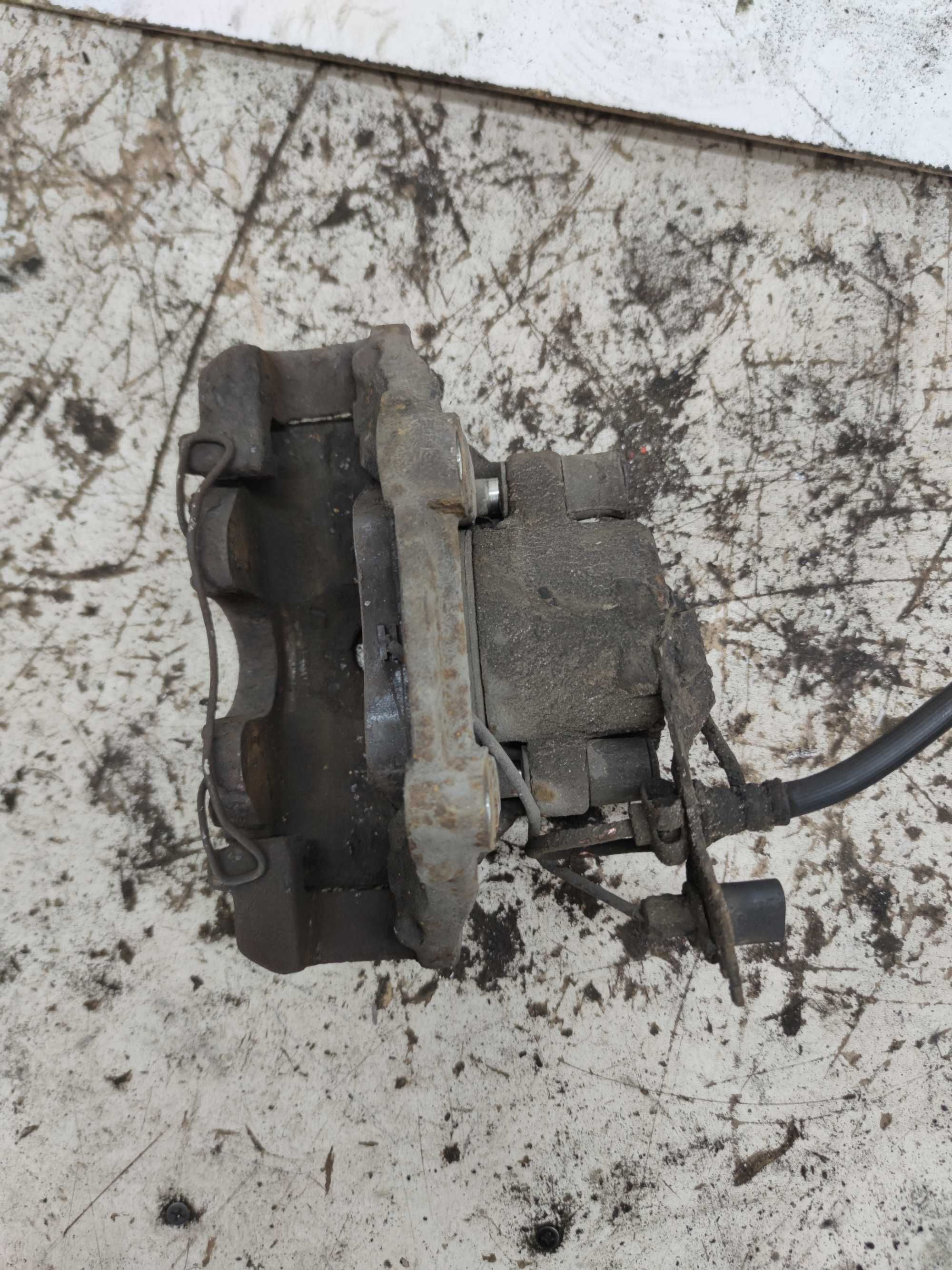 Audi A6 C5 Zacisk Hamulca Lewy Przedni Przód