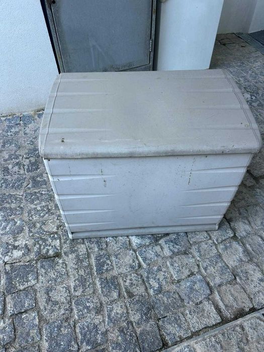 Baú de resina 400L 61X120X53CM
