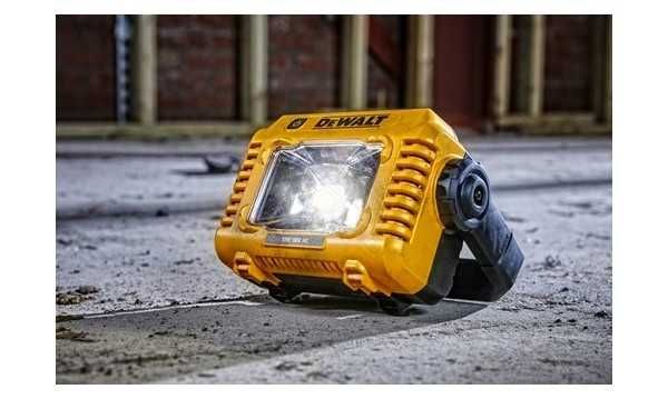Lanterna LED Compacta XR 18V/12V Dewalt DCL077