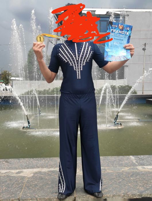 Костю для танцев.