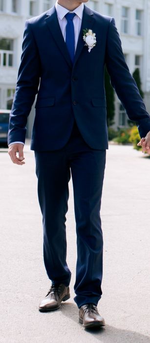 Продам чоловічий класичний костюм